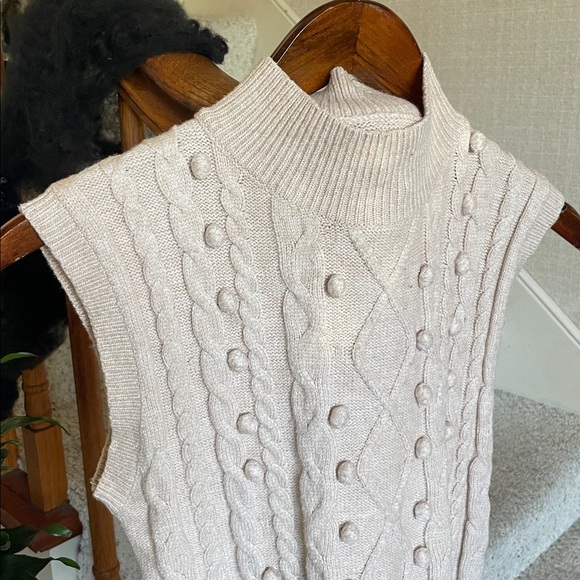 Debut Cream Cable Knit Sleeveless Turtleneck Sweater - Picture 4 of 11